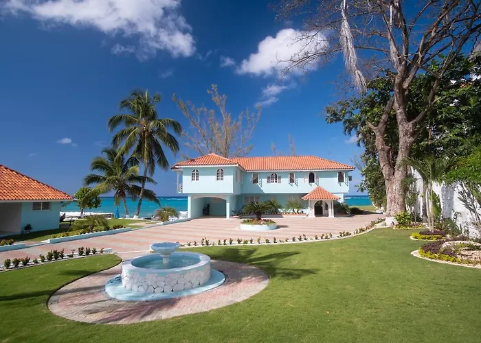 Edgewater Beach Villa - Beach Front, Close To All Attractions